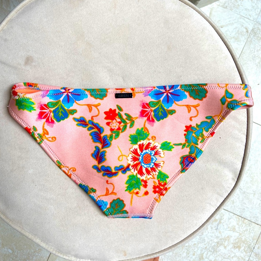 Triangl swimwear bottoms size small